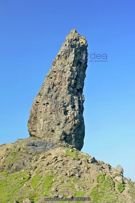 : Old Man of Storr - bizarre rock formation Old Man of Storr : Old Man of Storr - bizarre rock formation Old Man of Storr