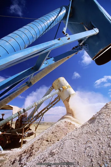 : Opal mining blower in use Coober Pedy : Opal mining blower in use Coober Pedy