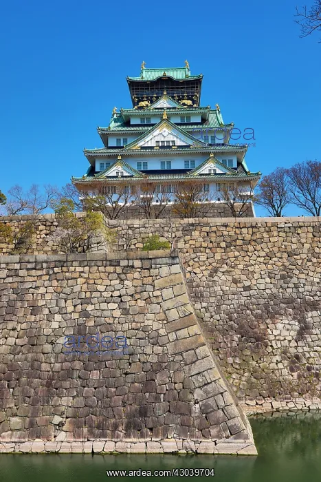  : Osaka Castle fortified wall and moat, Osaka, Japan