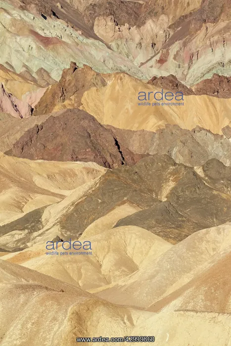 : The otherwordly badlands of Twenty Mule Team Canyon : The otherwordly badlands of Twenty Mule Team Canyon