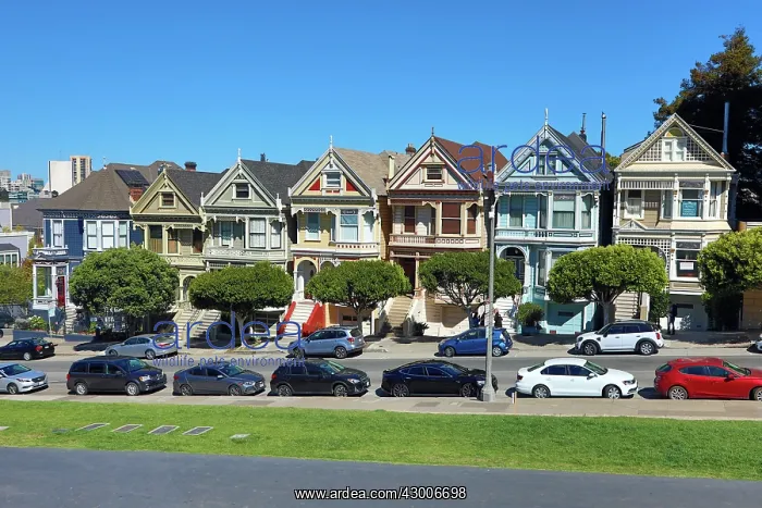 : Painted Ladies Victorian houses near Alamo Square : Painted Ladies Victorian houses near Alamo Square