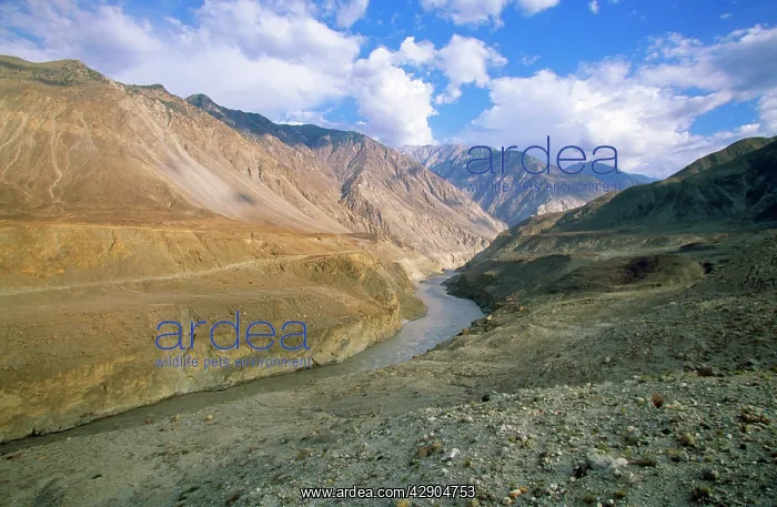  : Pakistan ( ). Karakorum Highway Hunza Valley