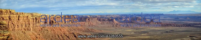 : Panorama, edge of the Cedar Mesa at the Moki Dugway : Panorama, edge of the Cedar Mesa at the Moki Dugway