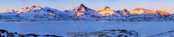  : Panoramic view, looking across the frozen Kong Oscar Fjord t
