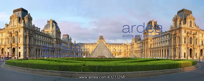 : Panoramic view of Musee du Louvre, Paris : Panoramic view of Musee du Louvre, Paris