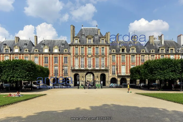: Pavillon de la Reine, Place des Vosges, Le Marais : Pavillon de la Reine, Place des Vosges, Le Marais