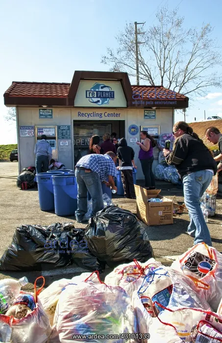 : People Recycling Aluminum Cans : People Recycling Aluminum Cans