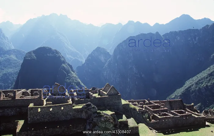  : PERU - MACHU PICCHU, EAST OF CITY