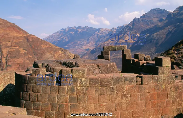 : Peru - Pisac: Inca Temple of the Sun : Peru - Pisac: Inca Temple of the Sun
