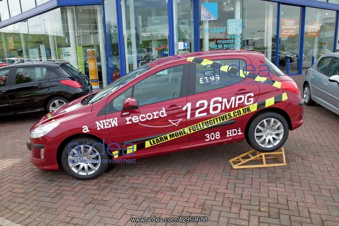 : Peugeot 308 HDI French motor car claiming new record : Peugeot 308 HDI French motor car claiming new record