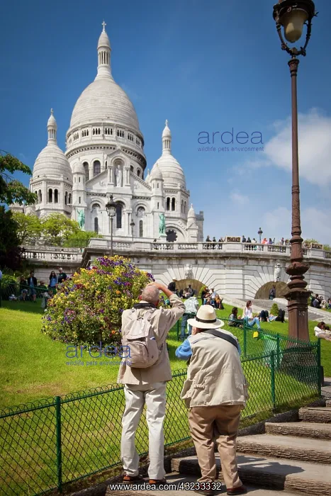 : Two photographers below Basilique du Sacre : Two photographers below Basilique du Sacre