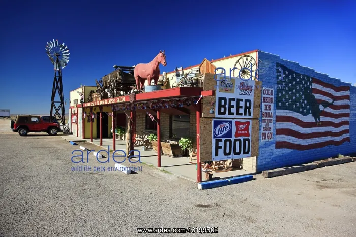  : Picnic area and restaurant on the historic Route