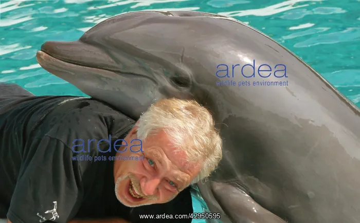 : Portait of photographer Leandro A. Stanzani with Dolphin : Portait of photographer Leandro A. Stanzani with Dolphin