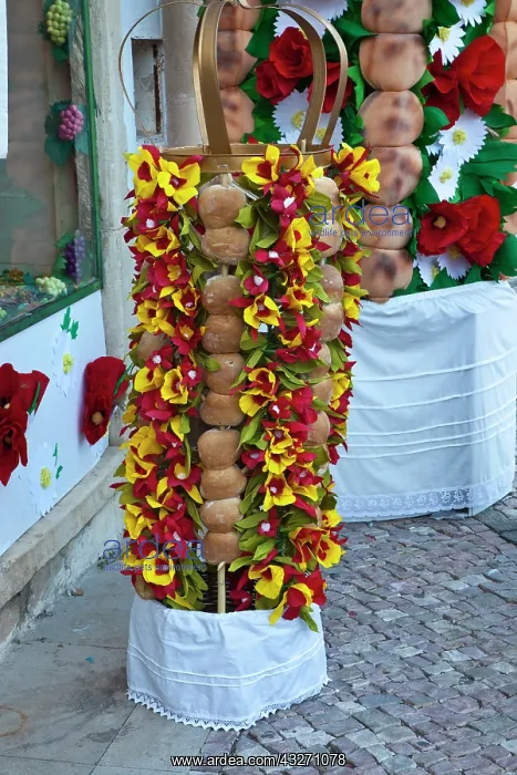 : Portugal, Tomar. The girls carry tabuleiros : Portugal, Tomar. The girls carry tabuleiros