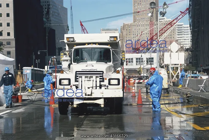 : Post-9 / 11 Cleanup, New York City : Post-9 / 11 Cleanup, New York City