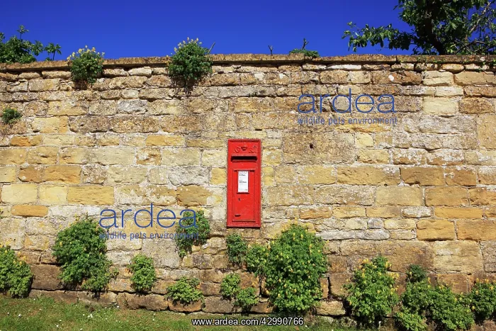 : A post box in a wall on a summers day near the cotswold vill : A post box in a wall on a summers day near the cotswold vill