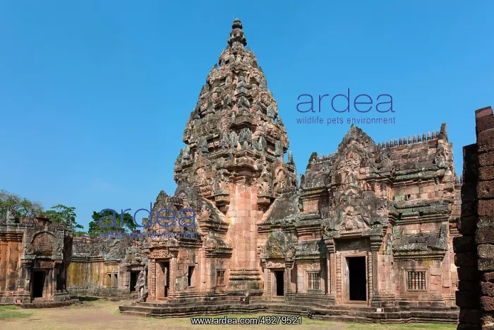 : Prang and Mandapa, south side of Prasat Phanom Rung : Prang and Mandapa, south side of Prasat Phanom Rung