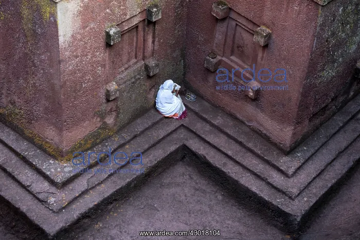 : Prayer praying on the wall of Saint George : Prayer praying on the wall of Saint George