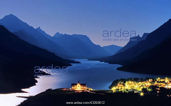 : Prince of Wales Hotel and townsite in Waterton : Prince of Wales Hotel and townsite in Waterton