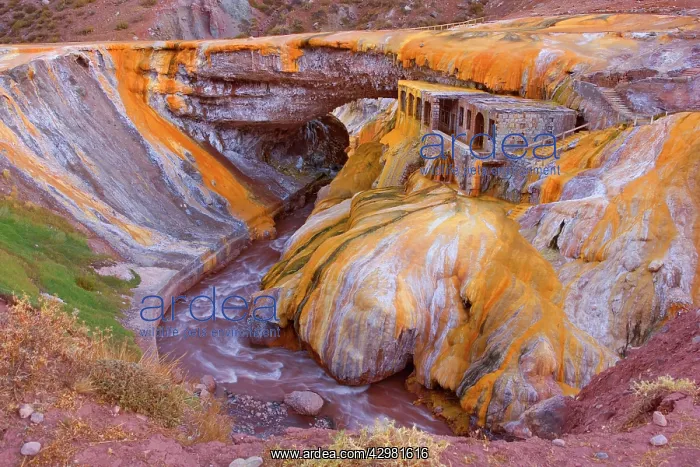 : Puente del Inca - natural rock bridge : Puente del Inca - natural rock bridge