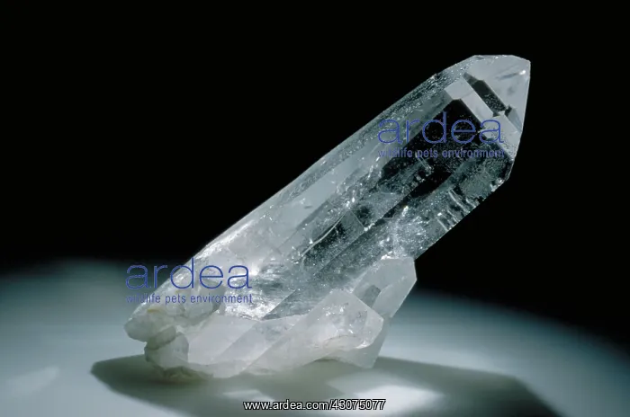 : Quartz crystal : Quartz crystal