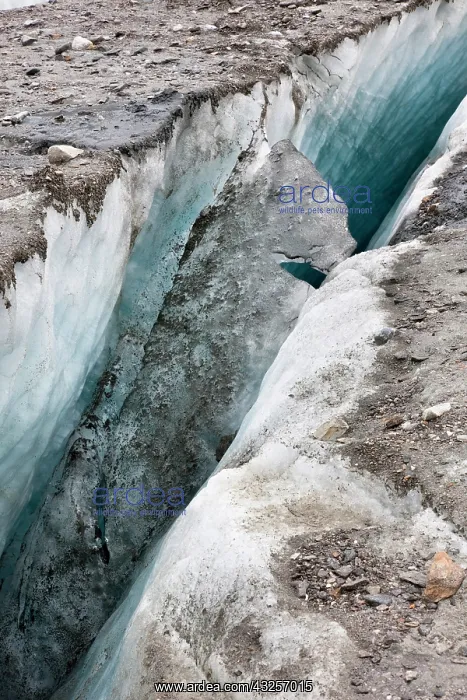 : Radial crevasses of the glacier Pasterze : Radial crevasses of the glacier Pasterze