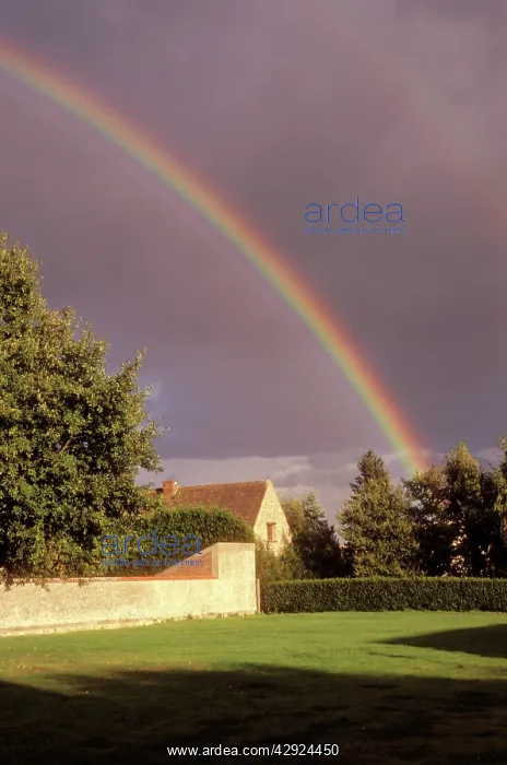 : RAINBOW - OVER HOUSE & LAWN : RAINBOW - OVER HOUSE & LAWN