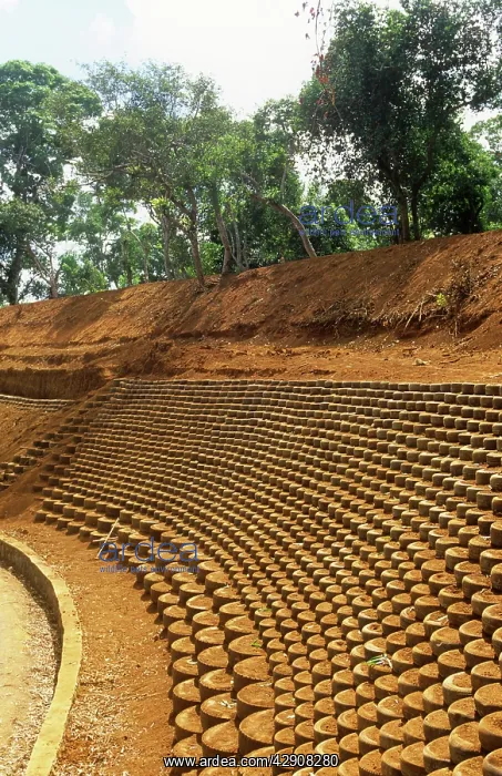 : Recycling car tyres to stop erosion - A Japanese technique : Recycling car tyres to stop erosion - A Japanese technique