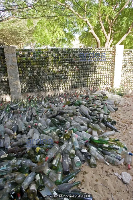 : Recycling - wall built out of wine bottles : Recycling - wall built out of wine bottles