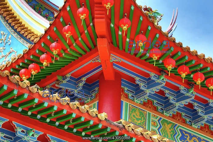 : Red lanterns and roof decorations on the Thean Hou Chine : Red lanterns and roof decorations on the Thean Hou Chine