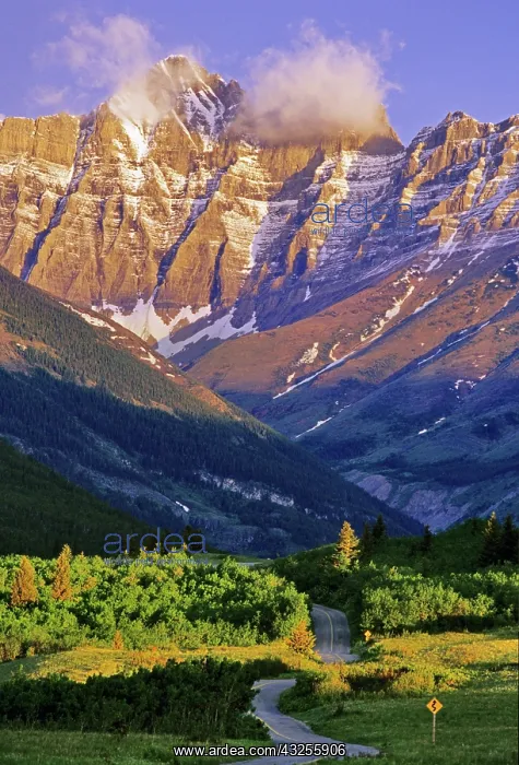 : Red Rock Road in Waterton Lakes National : Red Rock Road in Waterton Lakes National