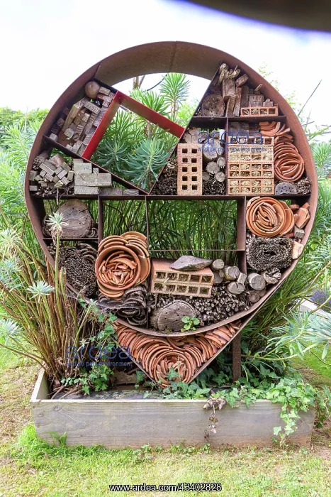 : ROCAMBOLE GARDENS : ROCAMBOLE GARDENS