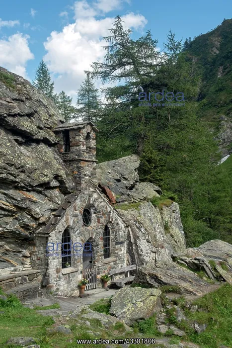 : Rock Chapel near Innergschl&, x19fb20;Tauern Valley : Rock Chapel near Innergschl&, x19fb20;Tauern Valley