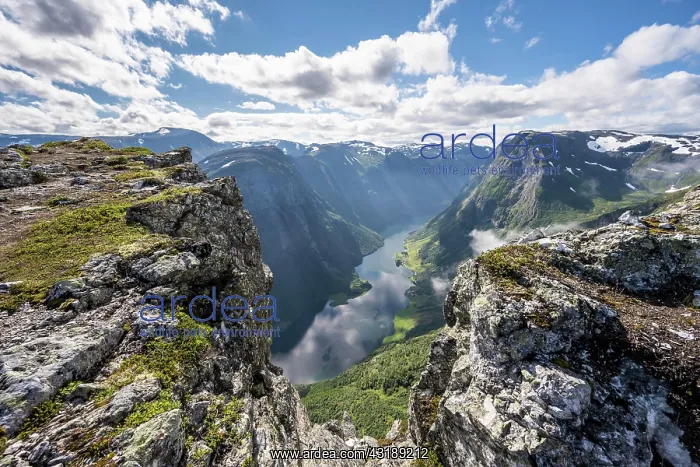  : Rock cliffs, view from the top of Breiskrednosi