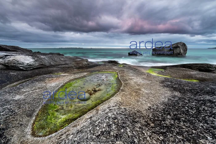 : Rocks on the beach of Uttakleiv, Vestv gcy, Lofoten : Rocks on the beach of Uttakleiv, Vestv gcy, Lofoten