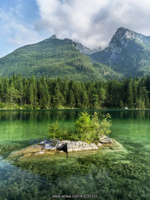 : The romantic lake Hintersee with Mt. Hochkalter : The romantic lake Hintersee with Mt. Hochkalter