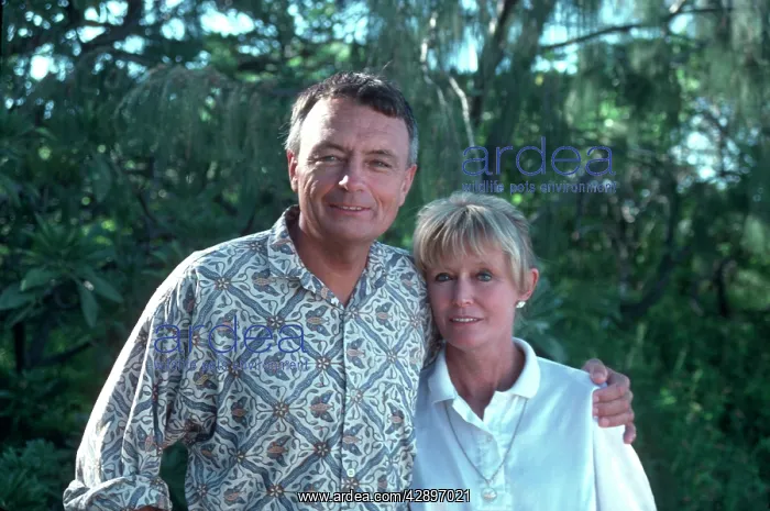  : Ron and Valerie Taylor - Divers and Photographers