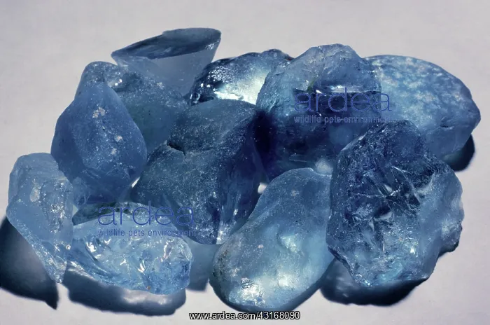  : Rough Blue Topaz