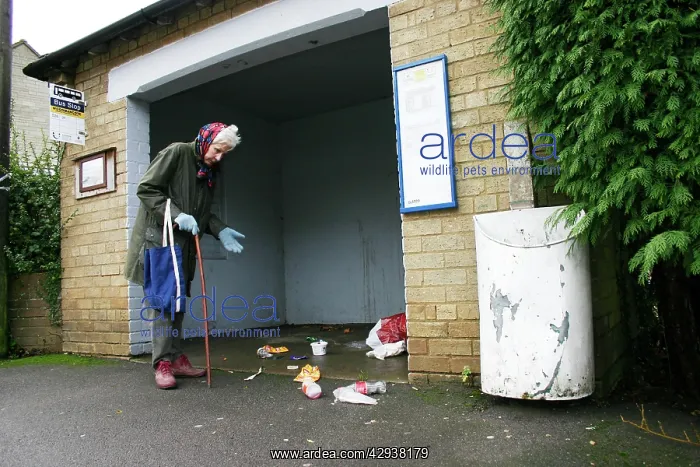 : Rubbish - Senior citizen disgusted with litter : Rubbish - Senior citizen disgusted with litter