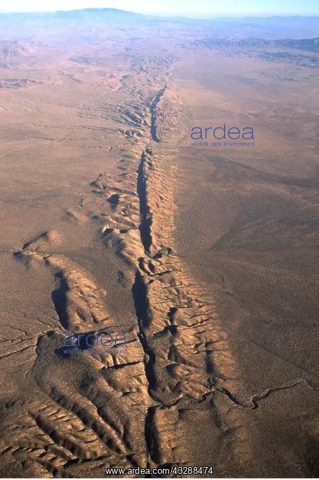  : SAN ANDREAS FAULT- AERIAL, USAlooking south, Pacific