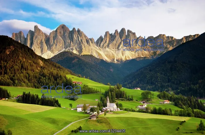 : Santa Magdalena and The Dolomites in Val : Santa Magdalena and The Dolomites in Val