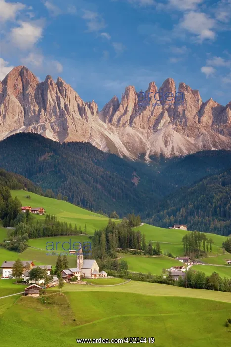 : Santa Magdalena and The Dolomites in Val : Santa Magdalena and The Dolomites in Val