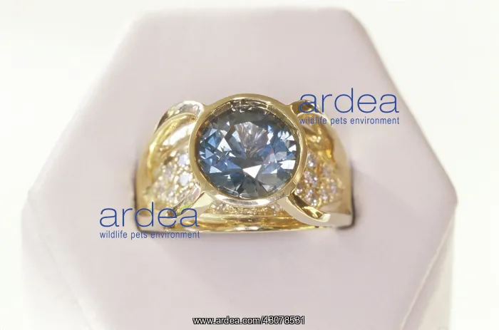 : Sapphire and diamond ring : Sapphire and diamond ring