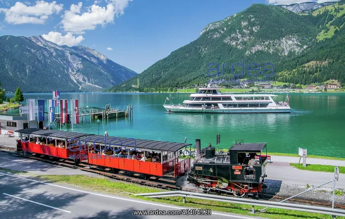 : Seespitz stop with the historic steam rack railway : Seespitz stop with the historic steam rack railway