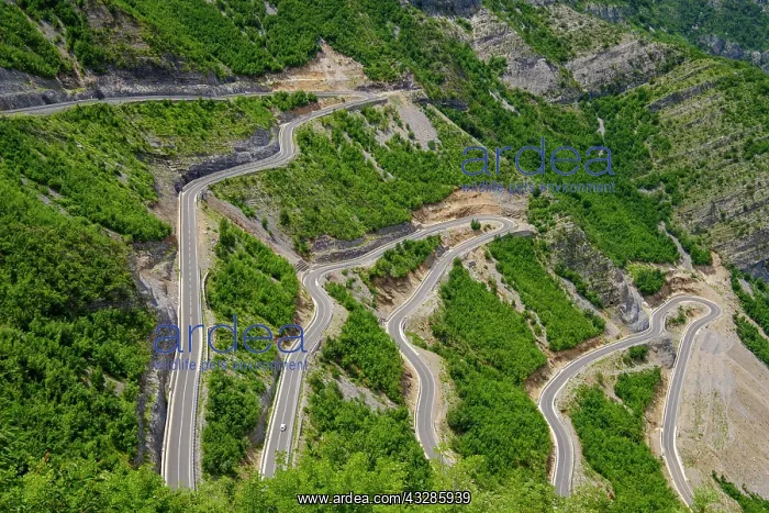 : Serpentines of the mountain road to the Cem gorge