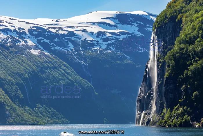 : Seven Sisters Waterfalls on the ferry to Geiranger : Seven Sisters Waterfalls on the ferry to Geiranger