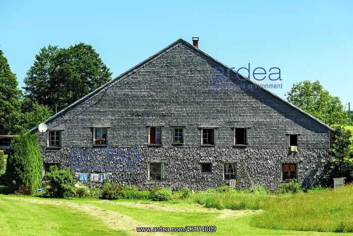 : Shingles in spruce on the wall of a farm Jura, the : Shingles in spruce on the wall of a farm Jura, the