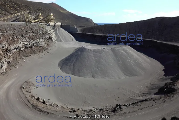  : Shredder plant for lava rock at Punta de Fuencaliente