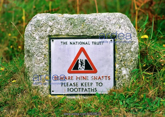 : SIGN - 'beware of mine shaftsI notice : SIGN - 'beware of mine shaftsI notice