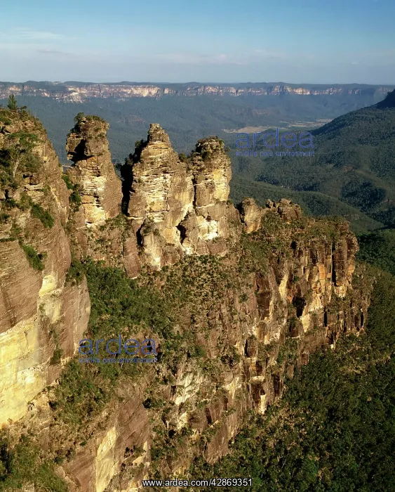 : The Three Sisters from Echo Point Lookout : The Three Sisters from Echo Point Lookout